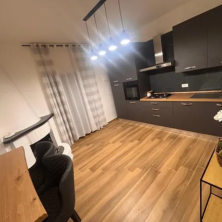 Apartment De Chri House *